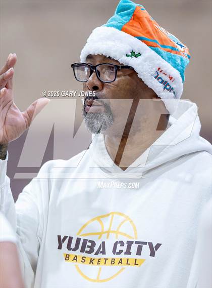 Thumbnail 1 in Foothill vs. Yuba City (Chavez Christmas Classic) photogallery.