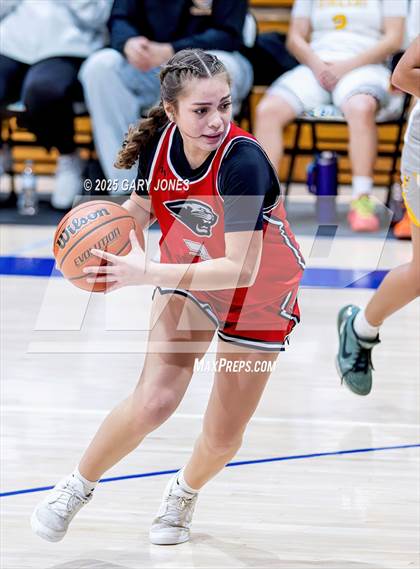 Thumbnail 2 in Foothill vs. Yuba City (Chavez Christmas Classic) photogallery.