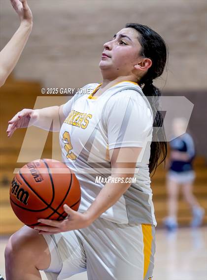 Thumbnail 2 in Foothill vs. Yuba City (Chavez Christmas Classic) photogallery.