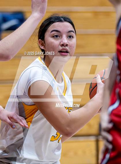Thumbnail 2 in Foothill vs. Yuba City (Chavez Christmas Classic) photogallery.