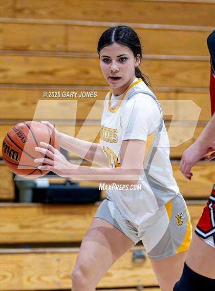 Thumbnail 3 in Foothill vs. Yuba City (Chavez Christmas Classic) photogallery.