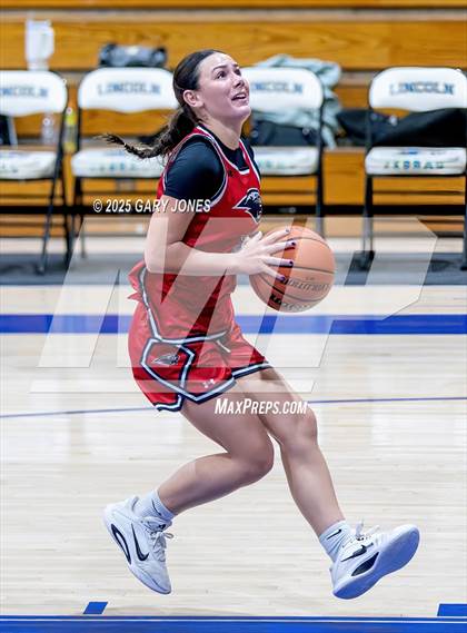 Thumbnail 2 in Foothill vs. Yuba City (Chavez Christmas Classic) photogallery.