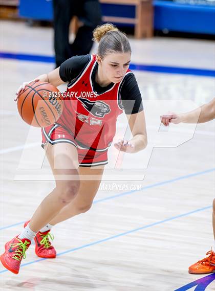 Thumbnail 2 in Foothill vs. Yuba City (Chavez Christmas Classic) photogallery.