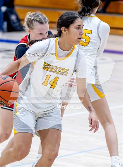 Thumbnail 2 in Foothill vs. Yuba City (Chavez Christmas Classic) photogallery.