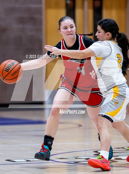 Thumbnail 2 in Foothill vs. Yuba City (Chavez Christmas Classic) photogallery.