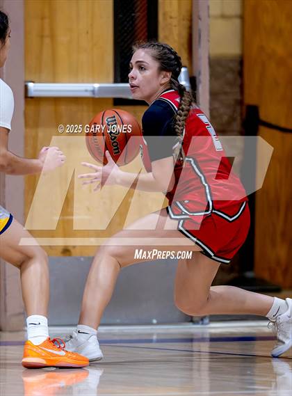 Thumbnail 2 in Foothill vs. Yuba City (Chavez Christmas Classic) photogallery.