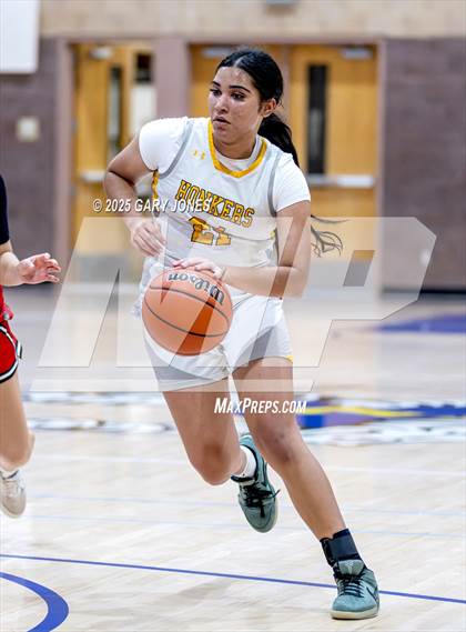 Thumbnail 2 in Foothill vs. Yuba City (Chavez Christmas Classic) photogallery.