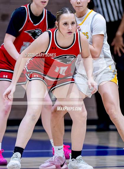 Thumbnail 2 in Foothill vs. Yuba City (Chavez Christmas Classic) photogallery.