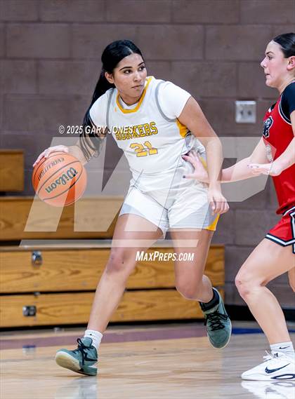 Thumbnail 2 in Foothill vs. Yuba City (Chavez Christmas Classic) photogallery.