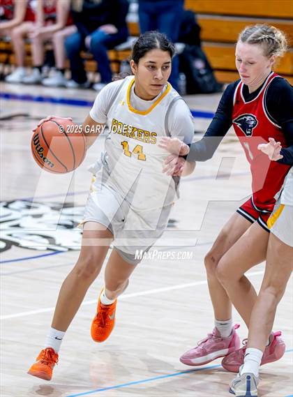 Thumbnail 2 in Foothill vs. Yuba City (Chavez Christmas Classic) photogallery.