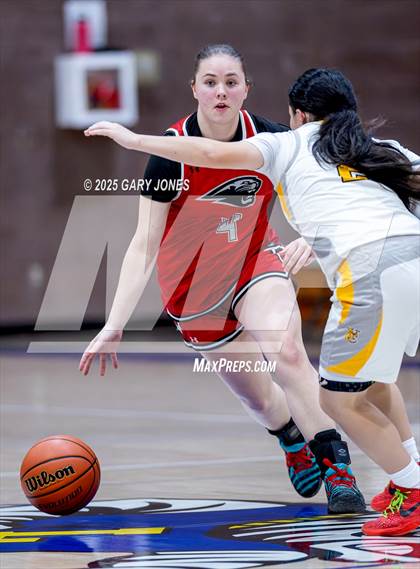 Thumbnail 2 in Foothill vs. Yuba City (Chavez Christmas Classic) photogallery.