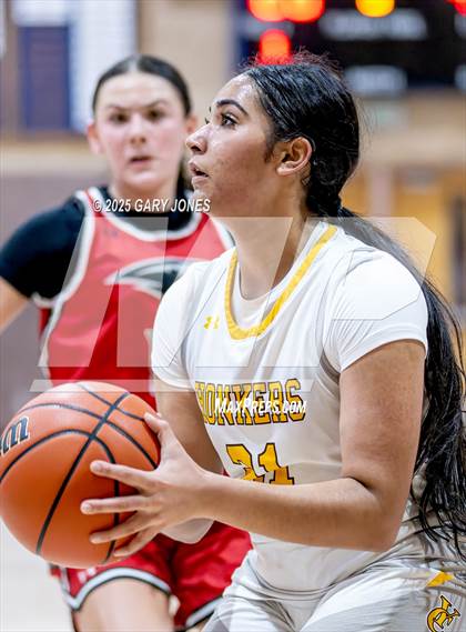 Thumbnail 3 in Foothill vs. Yuba City (Chavez Christmas Classic) photogallery.