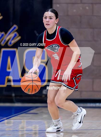 Thumbnail 3 in Foothill vs. Yuba City (Chavez Christmas Classic) photogallery.