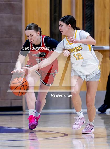 Thumbnail 1 in Foothill vs. Yuba City (Chavez Christmas Classic) photogallery.