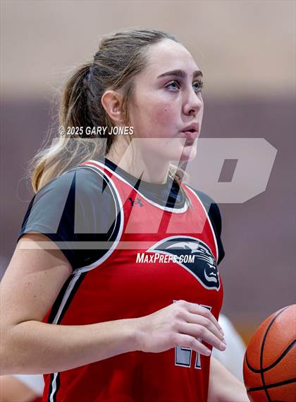 Thumbnail 3 in Foothill vs. Yuba City (Chavez Christmas Classic) photogallery.