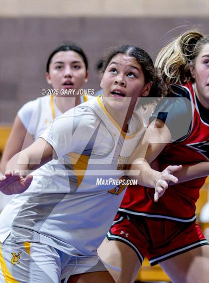 Thumbnail 2 in Foothill vs. Yuba City (Chavez Christmas Classic) photogallery.