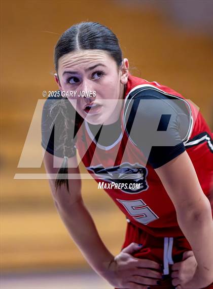 Thumbnail 2 in Foothill vs. Yuba City (Chavez Christmas Classic) photogallery.