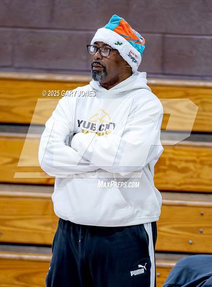 Thumbnail 1 in Foothill vs. Yuba City (Chavez Christmas Classic) photogallery.