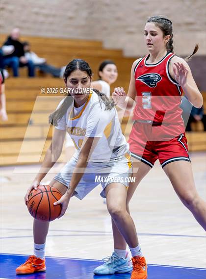 Thumbnail 2 in Foothill vs. Yuba City (Chavez Christmas Classic) photogallery.