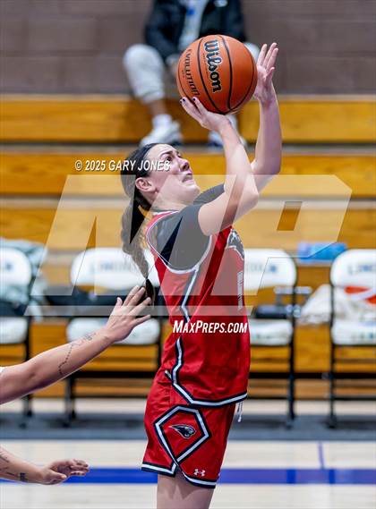 Thumbnail 3 in Foothill vs. Yuba City (Chavez Christmas Classic) photogallery.
