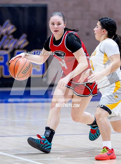 Thumbnail 3 in Foothill vs. Yuba City (Chavez Christmas Classic) photogallery.