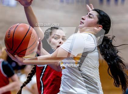 Thumbnail 2 in Foothill vs. Yuba City (Chavez Christmas Classic) photogallery.