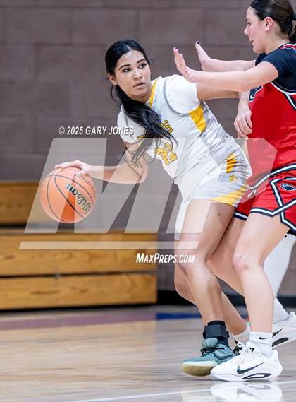 Thumbnail 3 in Foothill vs. Yuba City (Chavez Christmas Classic) photogallery.