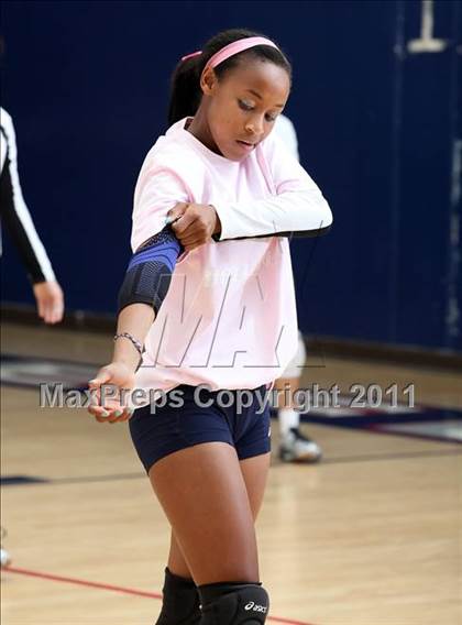 Thumbnail 2 in St. Genevieve @ Bellarmine-Jefferson photogallery.