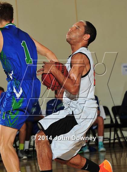 Thumbnail 2 in Pacifica Christian vs California School for the Deaf (MaxPreps Holiday Classic) photogallery.