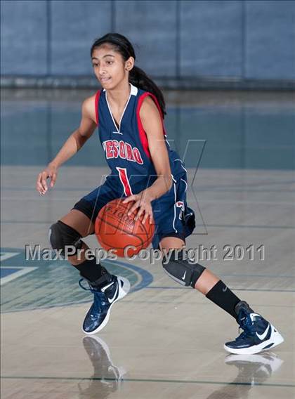 Thumbnail 2 in Tesoro vs Vista (So Cal Holiday Prep Classic) photogallery.