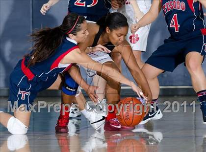 Thumbnail 2 in Tesoro vs Vista (So Cal Holiday Prep Classic) photogallery.