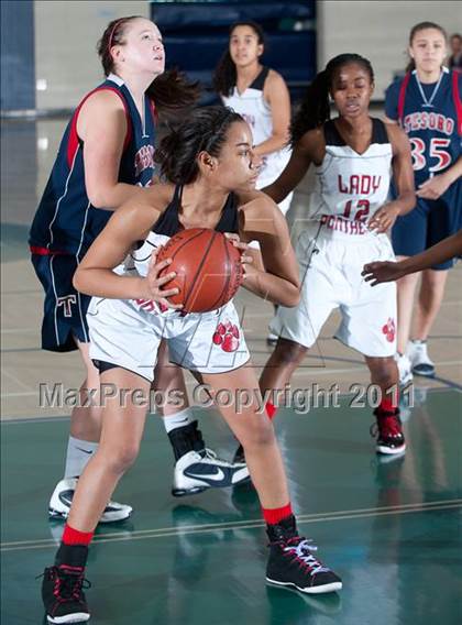 Thumbnail 2 in Tesoro vs Vista (So Cal Holiday Prep Classic) photogallery.