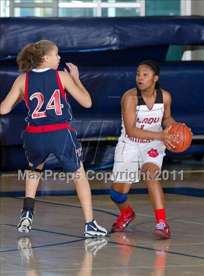 Thumbnail 1 in Tesoro vs Vista (So Cal Holiday Prep Classic) photogallery.