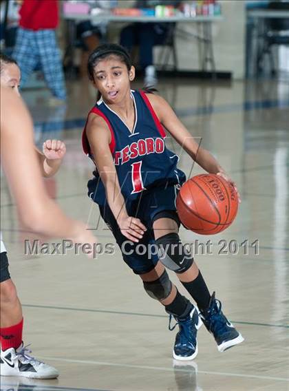 Thumbnail 1 in Tesoro vs Vista (So Cal Holiday Prep Classic) photogallery.