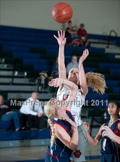 Thumbnail 2 in Tesoro vs Vista (So Cal Holiday Prep Classic) photogallery.