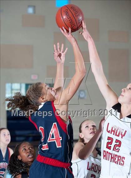 Thumbnail 1 in Tesoro vs Vista (So Cal Holiday Prep Classic) photogallery.