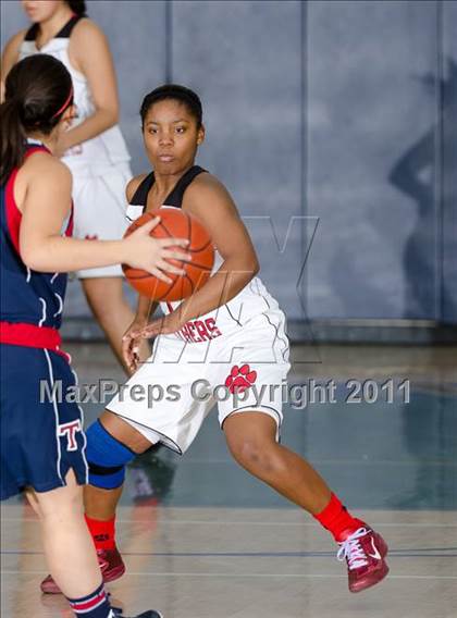 Thumbnail 2 in Tesoro vs Vista (So Cal Holiday Prep Classic) photogallery.