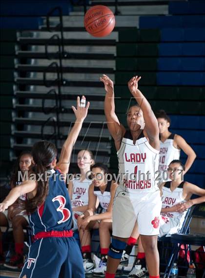 Thumbnail 1 in Tesoro vs Vista (So Cal Holiday Prep Classic) photogallery.