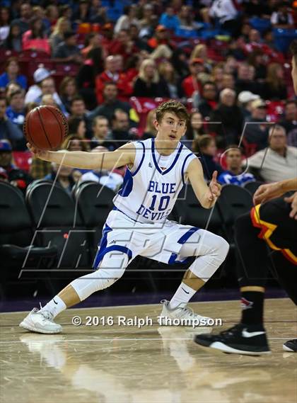 Thumbnail 3 in Jesuit vs. Davis photogallery.