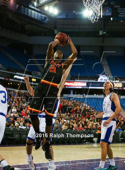 Thumbnail 3 in Jesuit vs. Davis photogallery.