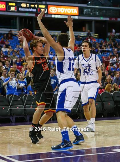 Thumbnail 3 in Jesuit vs. Davis photogallery.