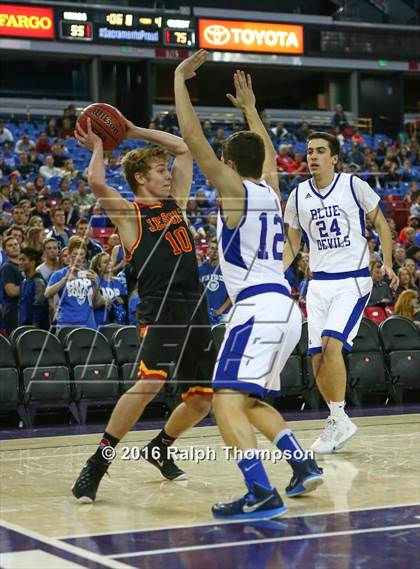 Thumbnail 2 in Jesuit vs. Davis photogallery.
