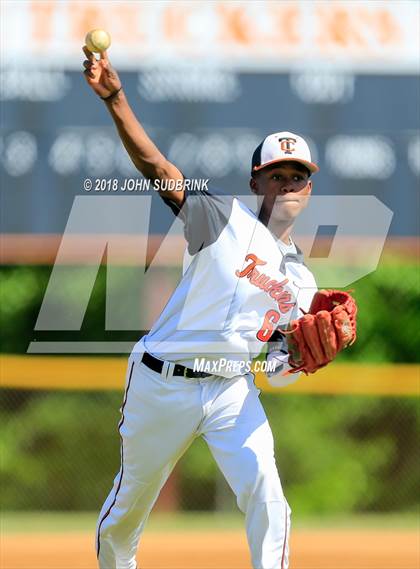 Thumbnail 3 in Norview @ Churchland photogallery.