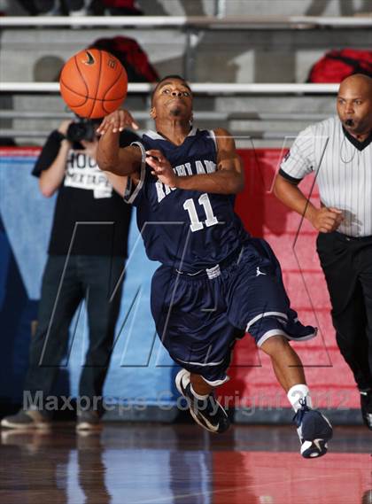 Thumbnail 1 in Richland vs. Kimball (Thanksgiving Hoopfest) photogallery.