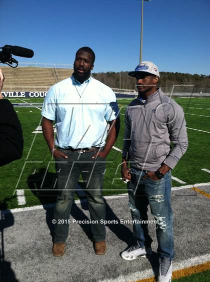 Thumbnail 1 in Clay-Chalkville TOC Ceremony photogallery.