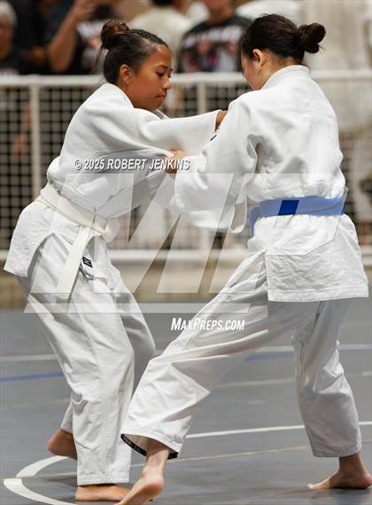 Thumbnail 2 in OIA Eastern Division Championship photogallery.