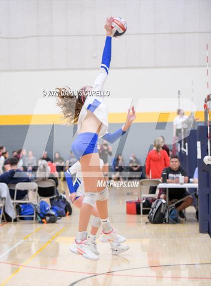 Thumbnail 1 in La Jolla Country Day vs. South Anchorage (Nike Tournament of Champions)  photogallery.