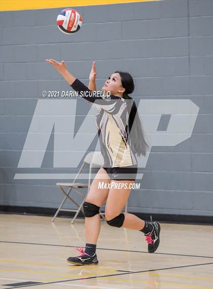 Thumbnail 2 in La Jolla Country Day vs. South Anchorage (Nike Tournament of Champions)  photogallery.