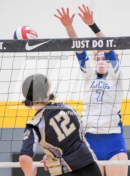 Thumbnail 3 in La Jolla Country Day vs. South Anchorage (Nike Tournament of Champions)  photogallery.
