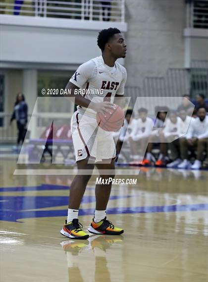 Thumbnail 2 in Memphis East vs. Hamilton Heights (Dr Pepper Classic) photogallery.